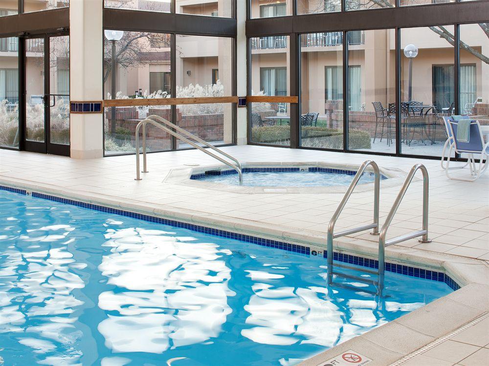 Courtyard Cincinnati Blue Ash Bagian luar foto