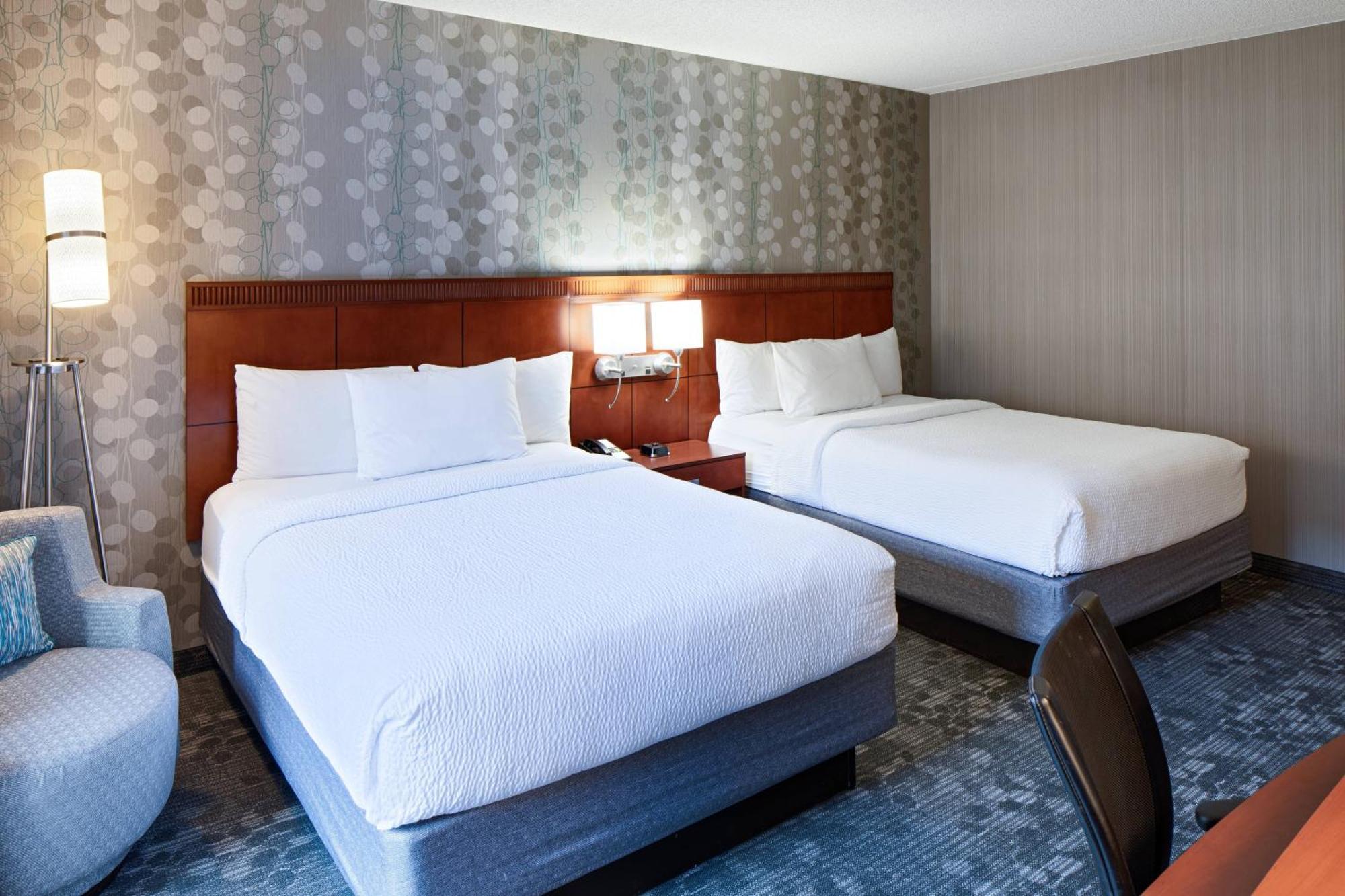 Courtyard Cincinnati Blue Ash Bagian luar foto
