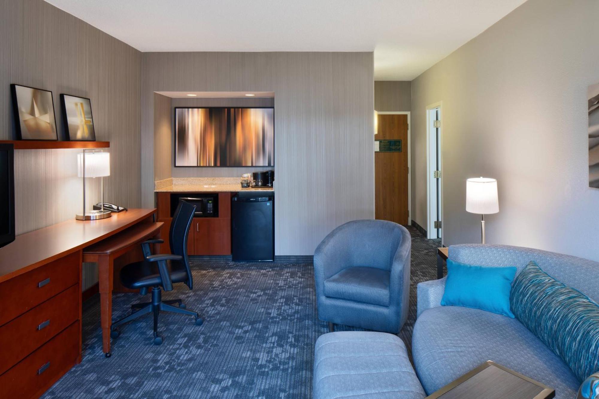 Courtyard Cincinnati Blue Ash Bagian luar foto