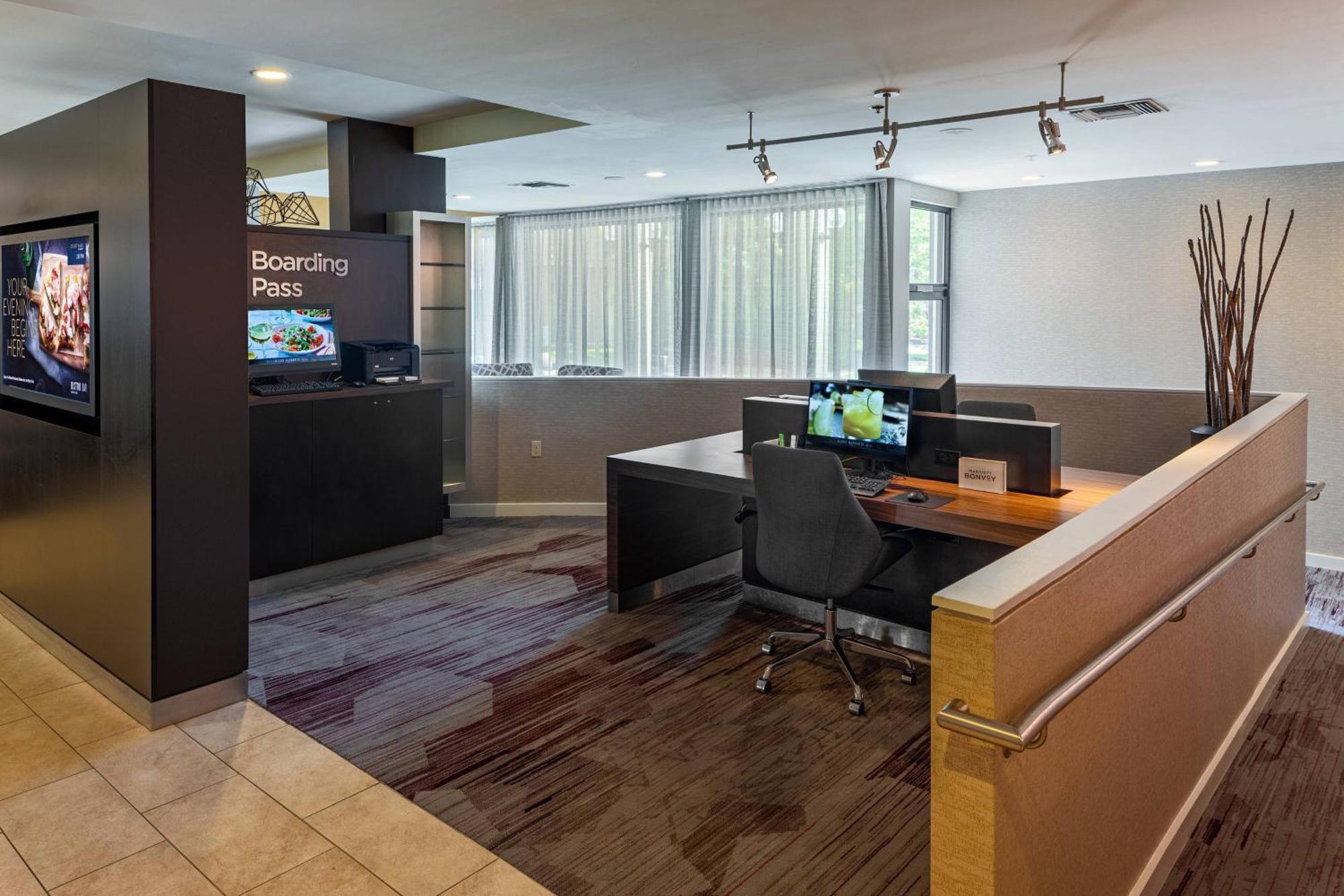Courtyard Cincinnati Blue Ash Bagian luar foto