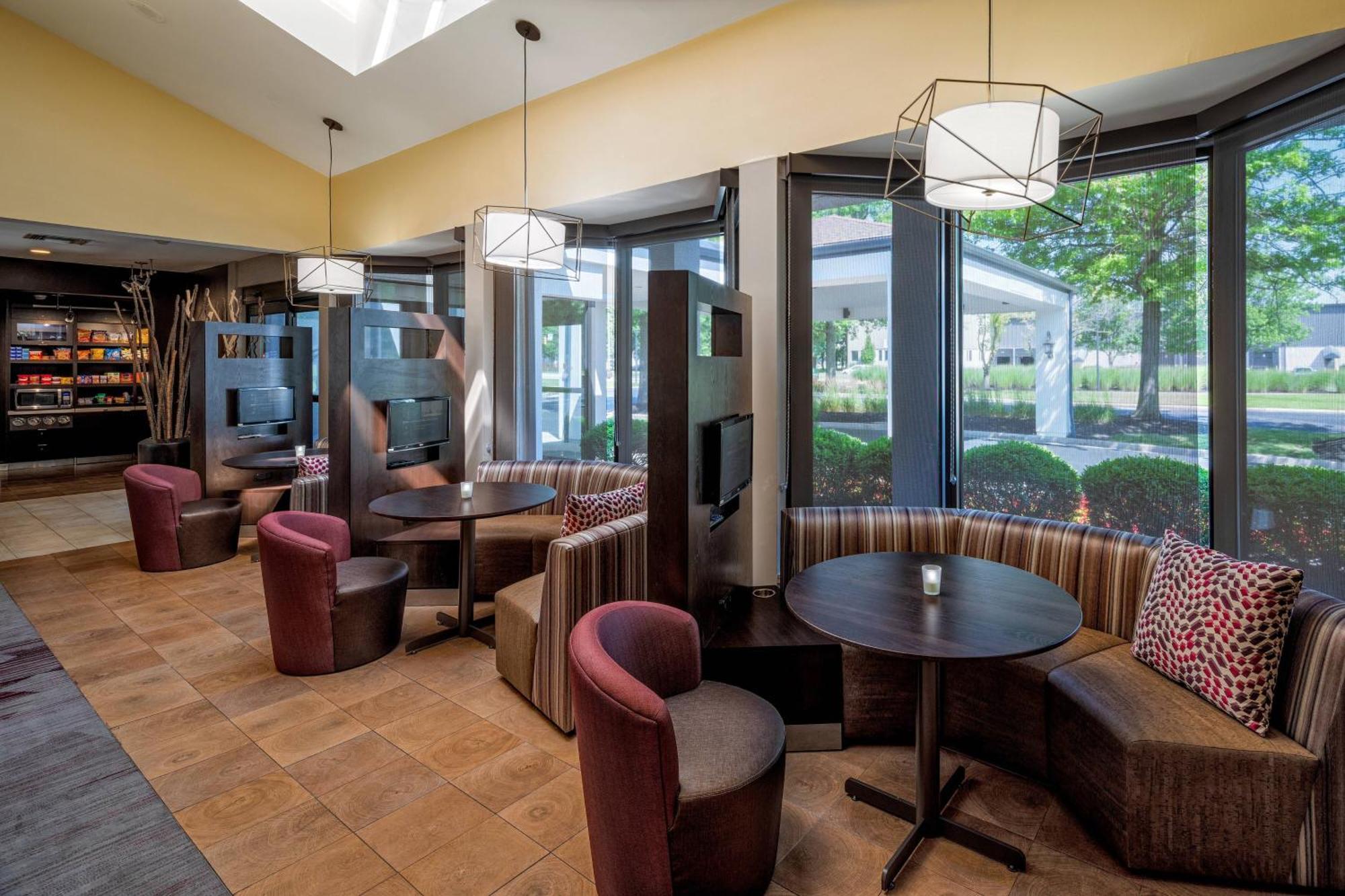 Courtyard Cincinnati Blue Ash Bagian luar foto