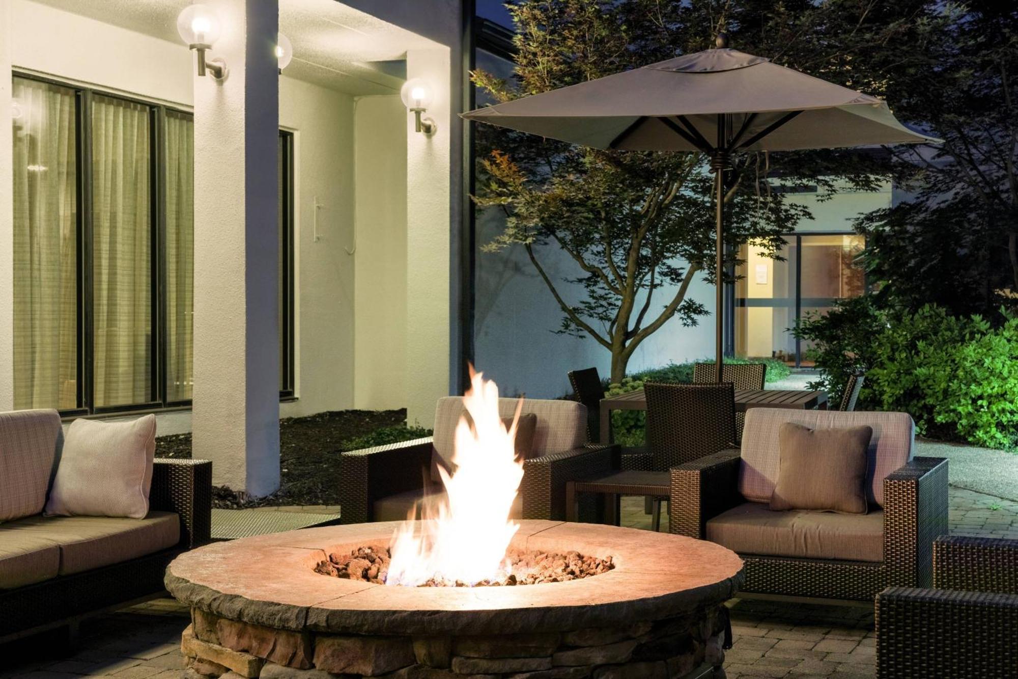 Courtyard Cincinnati Blue Ash Bagian luar foto