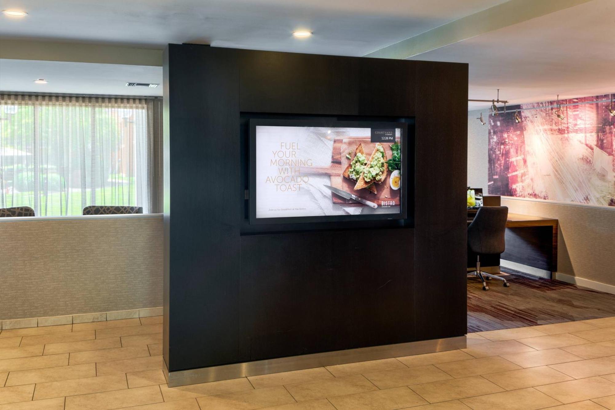 Courtyard Cincinnati Blue Ash Bagian luar foto