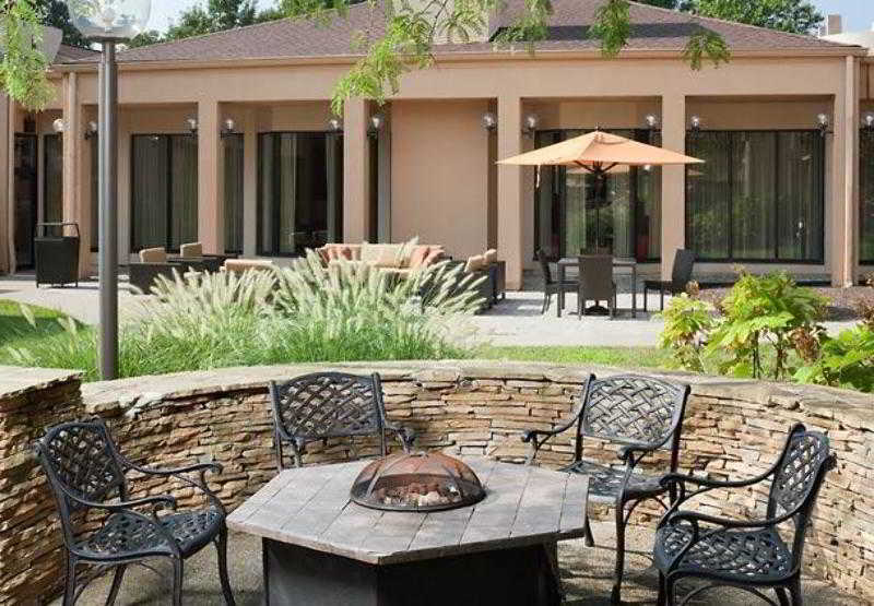 Courtyard Cincinnati Blue Ash Bagian luar foto