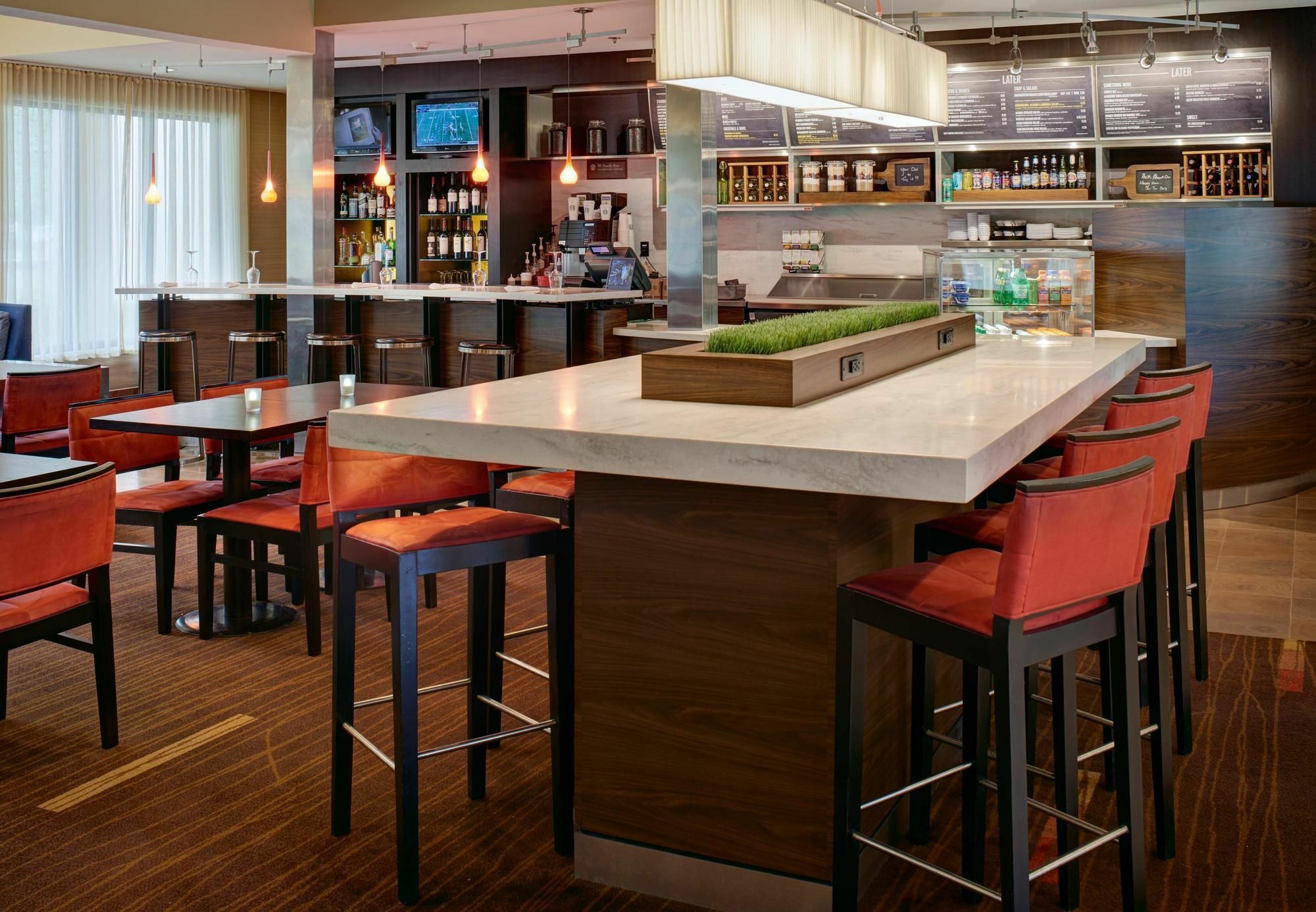 Courtyard Cincinnati Blue Ash Bagian luar foto